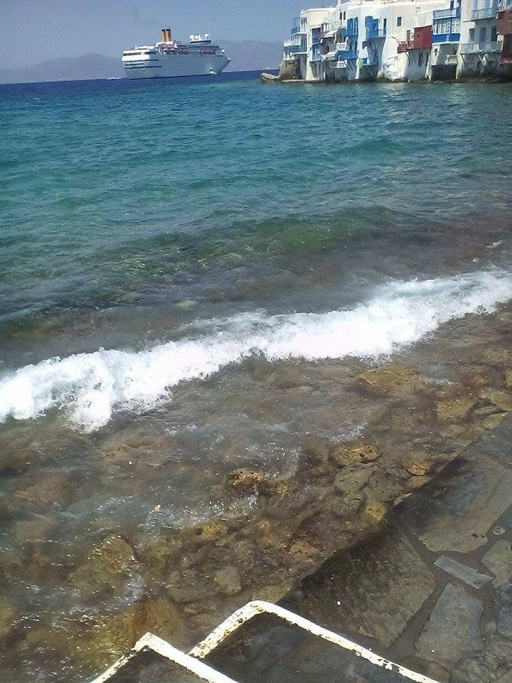 athens voice readers, greece