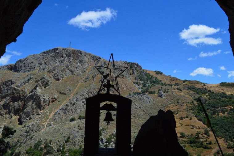 athens voice readers, greece