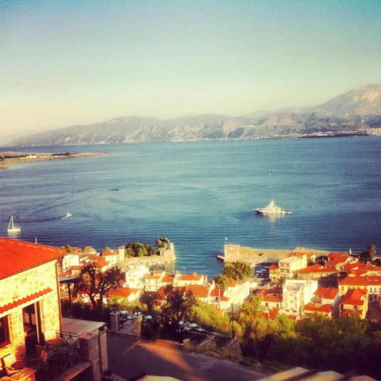 athens voice readers, greece