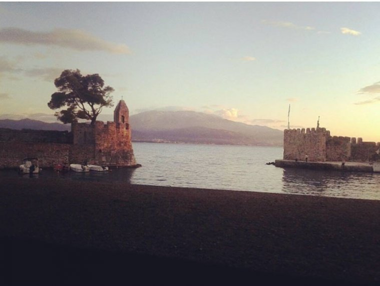 athens voice readers, greece