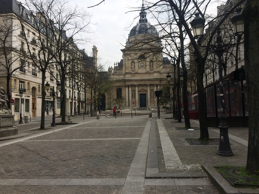Κορωνοϊός: Ανταπόκριση από το άδειο Παρίσι