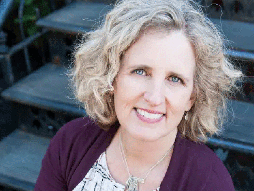 Τζούλι Μπρίσκμαν, η γυναίκα που απολύθηκε επειδή έδειξε το μεσαίο δάκτυλο στον Τραμπ, την ώρα που έκανε ποδήλατ