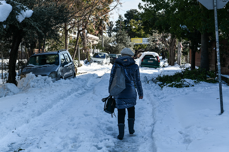 Κακοκαιρία «Ελπίδα»: Χιόνια σε γειτονιές της Αθήνας