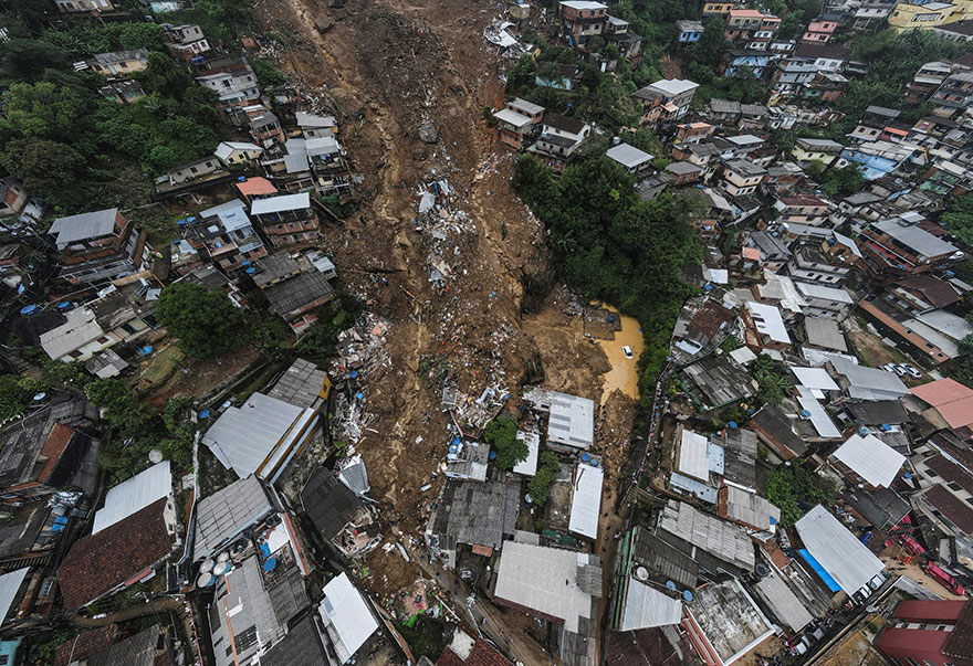 Στην Πετρόπολις εξαφανίστηκαν οικοδομικά τετράγωνα μετά τις κατολισθήσεις στη Βραζιλία