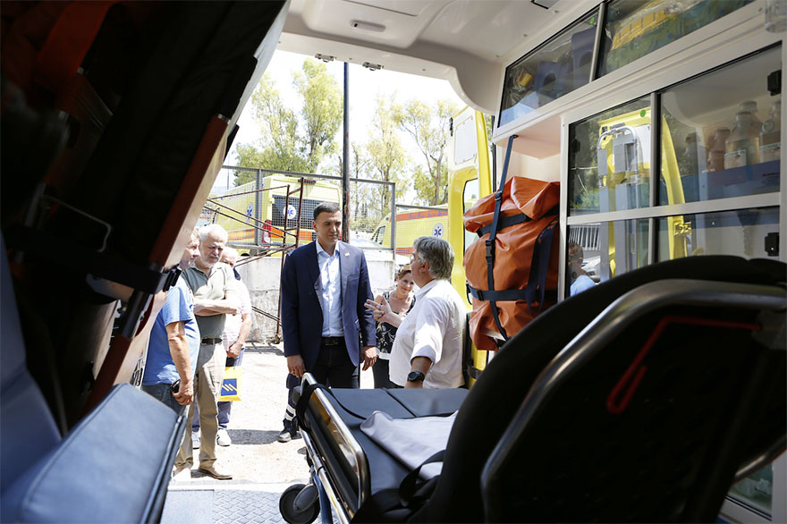 Επίσκεψη Κικίλια στα κεντρικά του ΕΚΑΒ