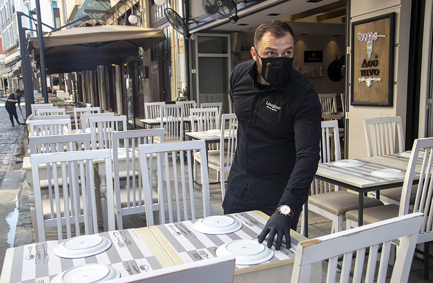 Κορωνοϊός - Άρση μέτρων: Πρώτη ημέρα επαναλειτουργίας καφέ και εστιατορίων στη Θεσσαλονίκη