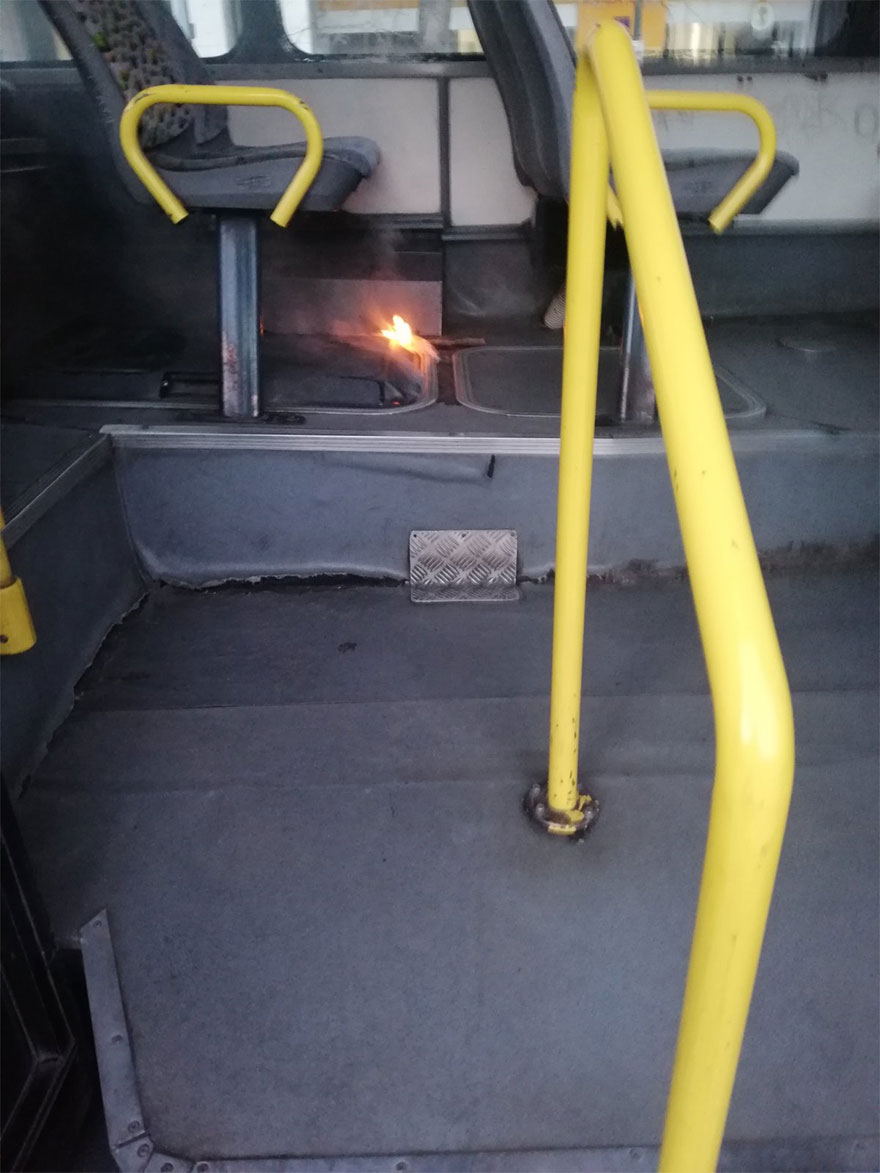 Η φωτιά στο λεωφορείο 608 στη γραμμή Ζωγράφου-Γαλάτσι ξέσπασε μετά από βλάβη στον κινητήρα, σύμφωνα με τον ΟΑΣΑ