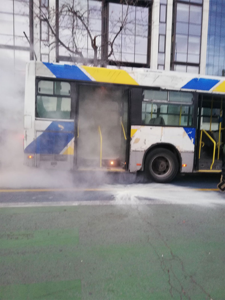 Φωτιά στο λεωφορείο 608 στην Πανεπιστημίου
