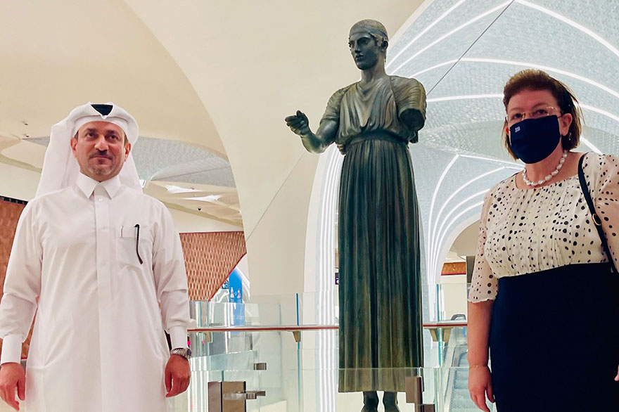 Ηνίοχος των Δελφών: Στον κεντρικό σταθμό του Μετρό στο διεθνές αεροδρόμιο της Ντόχα το ακριβές αντίγραφο του αγάλματος