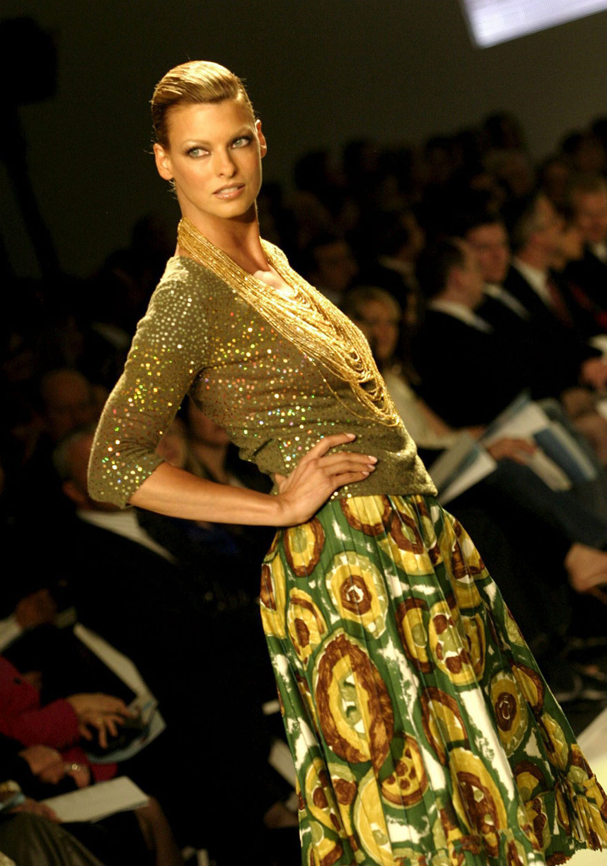 Εκθαμβωτική η Λίντα Εβαγγελίστα σε επίδειξη Μόδας στο Σίδνεϊ της Αυστραλίας, το 2004