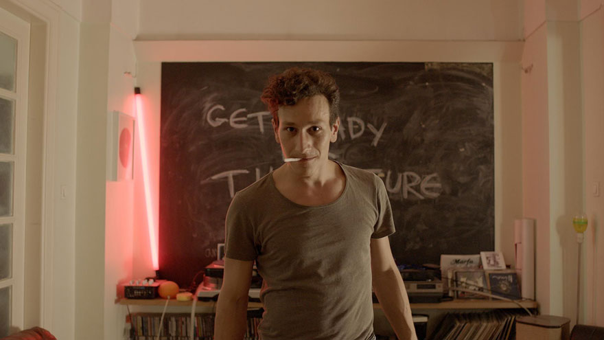 Ο Μιχάλης Σαράντης στην ταινία H αναζήτηση της Λώρα Ντουράντ