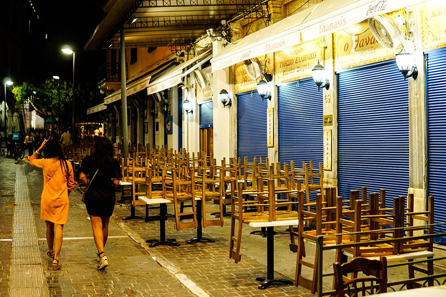 Νέα μέτρα για τον κορωνοϊό στην Αττική - Έκλεισαν τα μεσάνυχτα τα καταστήματα στο Μοναστηράκι