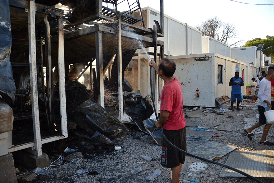 Δύο νεκροί και βίαια επεισόδια στη Μόρια της Λέσβου