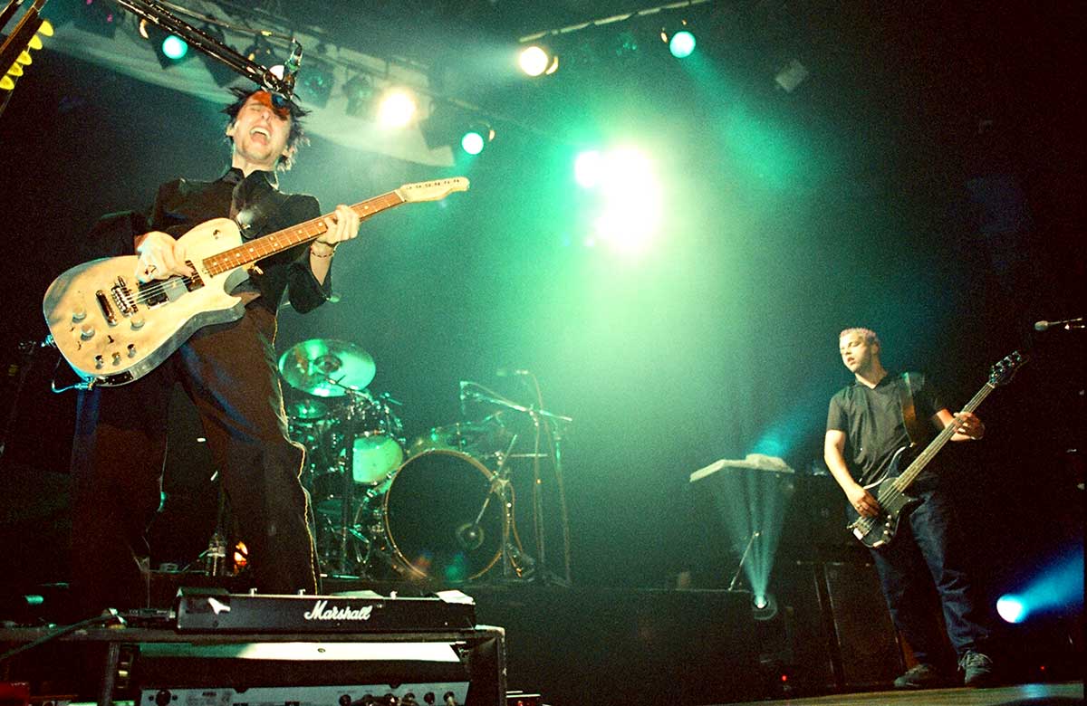 Στιγμιότυπο από συναυλία την συναυλία των Muse στην Αθήνα το 2002