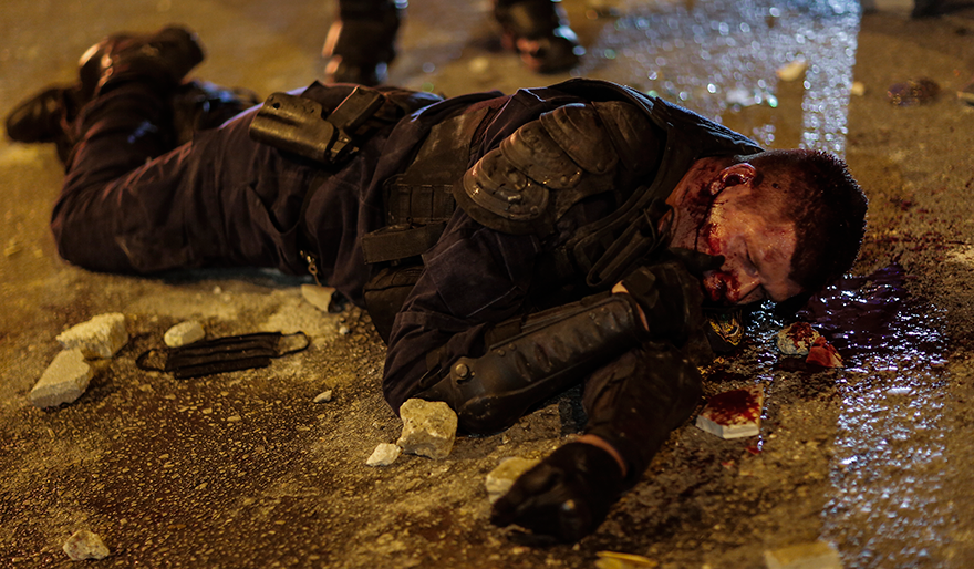 Τραυματισμένος αστυνομικός κατά τη διάρκεια συγκρούσεων με διαδηλωτές στην πορεία διαμαρτυρίας κατοίκων και συλλογικοτήτων κατά της αστυνομικής βίας, στην Νέα Σμύρνη