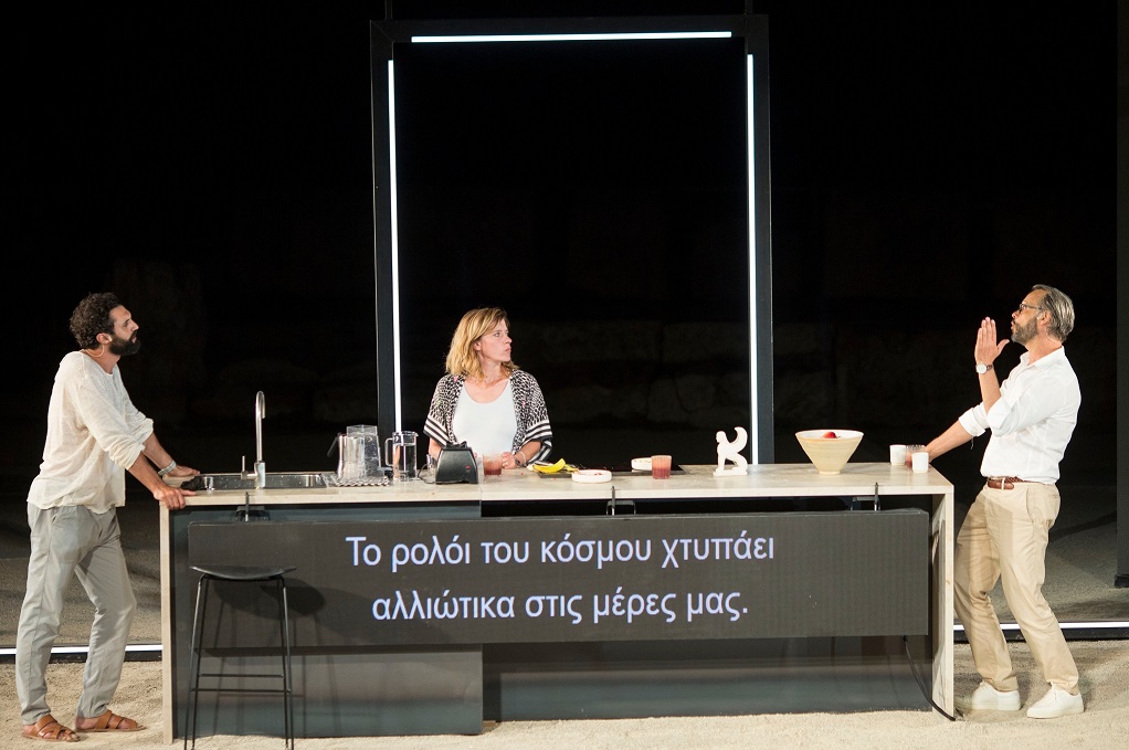 Στιγμιότυπο από την παράσταση "Οιδίποδας" σε σκηνοθεσία Τόμας Όστερμάγιερ στην Επίδαυρο