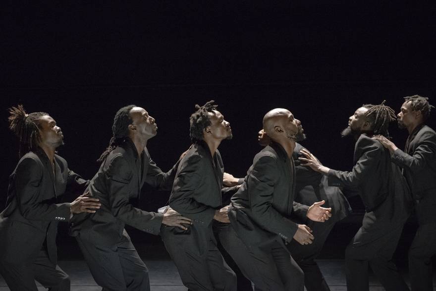 Στιγμιότυπο από τη χορευτική παράσταση του Γιόζεφ Νατζ, «OMMA»