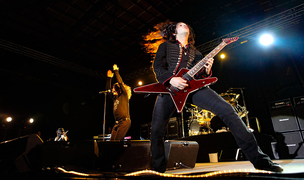Ozzy Osbourne - Gus G - Στιγμιότυπο από τη συναυλία του στην Αθήνα, τον Σεπτέμβριο του 2010