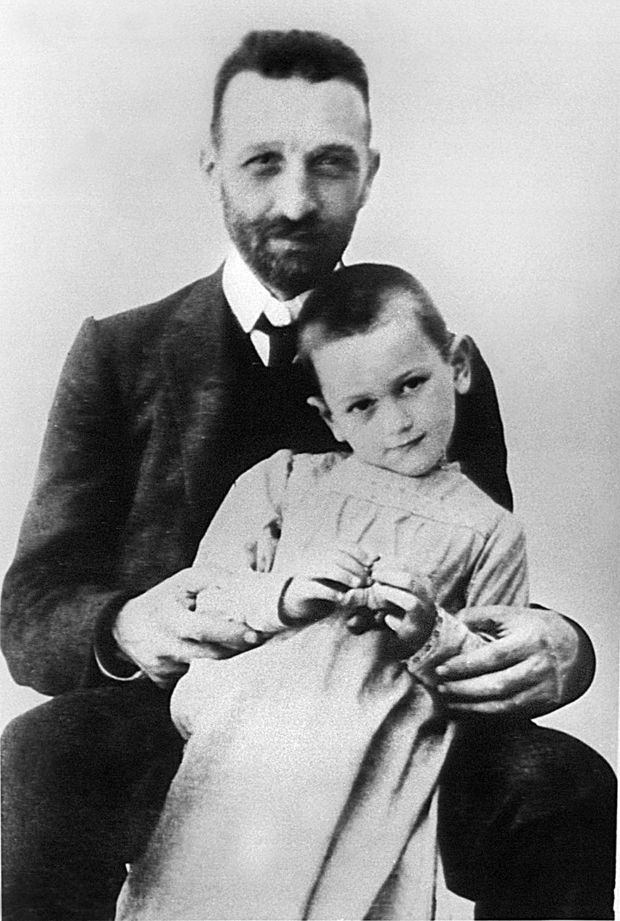 Ο Παναγιώτης Κανελλόπουλος με τον θείο του και πρωθυπουργό Δημήτριο Γούναρη