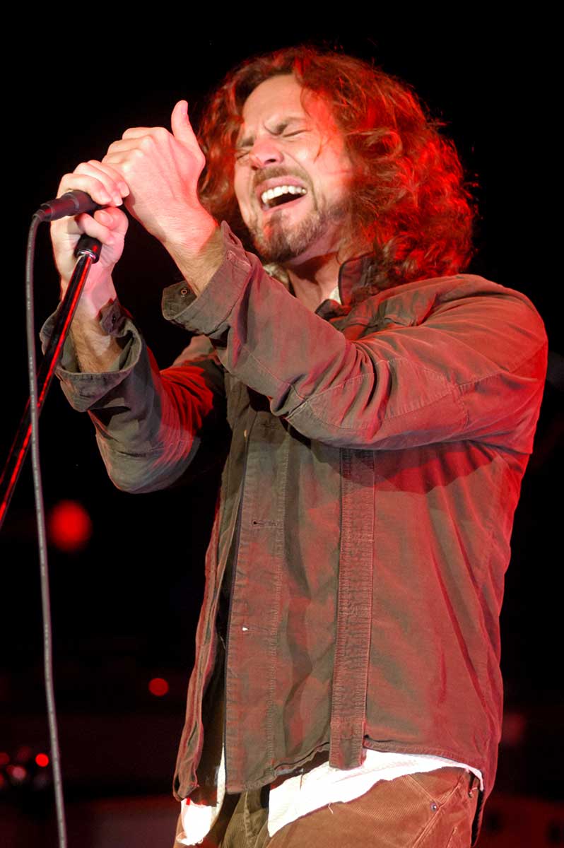 Στιγμιότυπο από τη συναυλία των Pearl Jam στην Ελλάδα τον Σεπτέμβριο του 2006