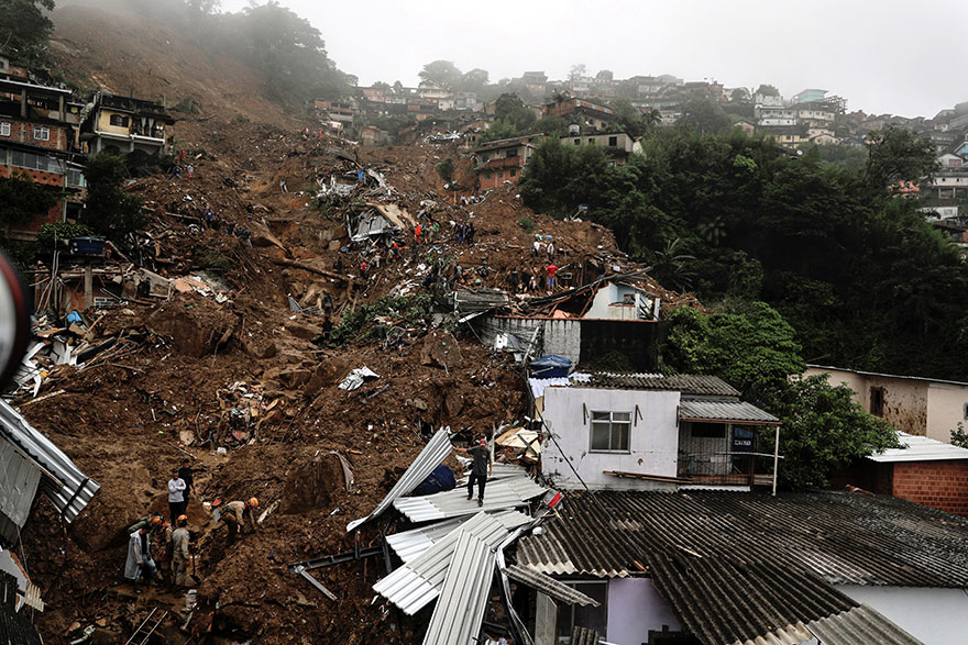 Το βουνό «κατέβηκε» στην Πετρόπολις της Βραζιλίας, όπου σημειώθηκαν φονικές πλημμύρες