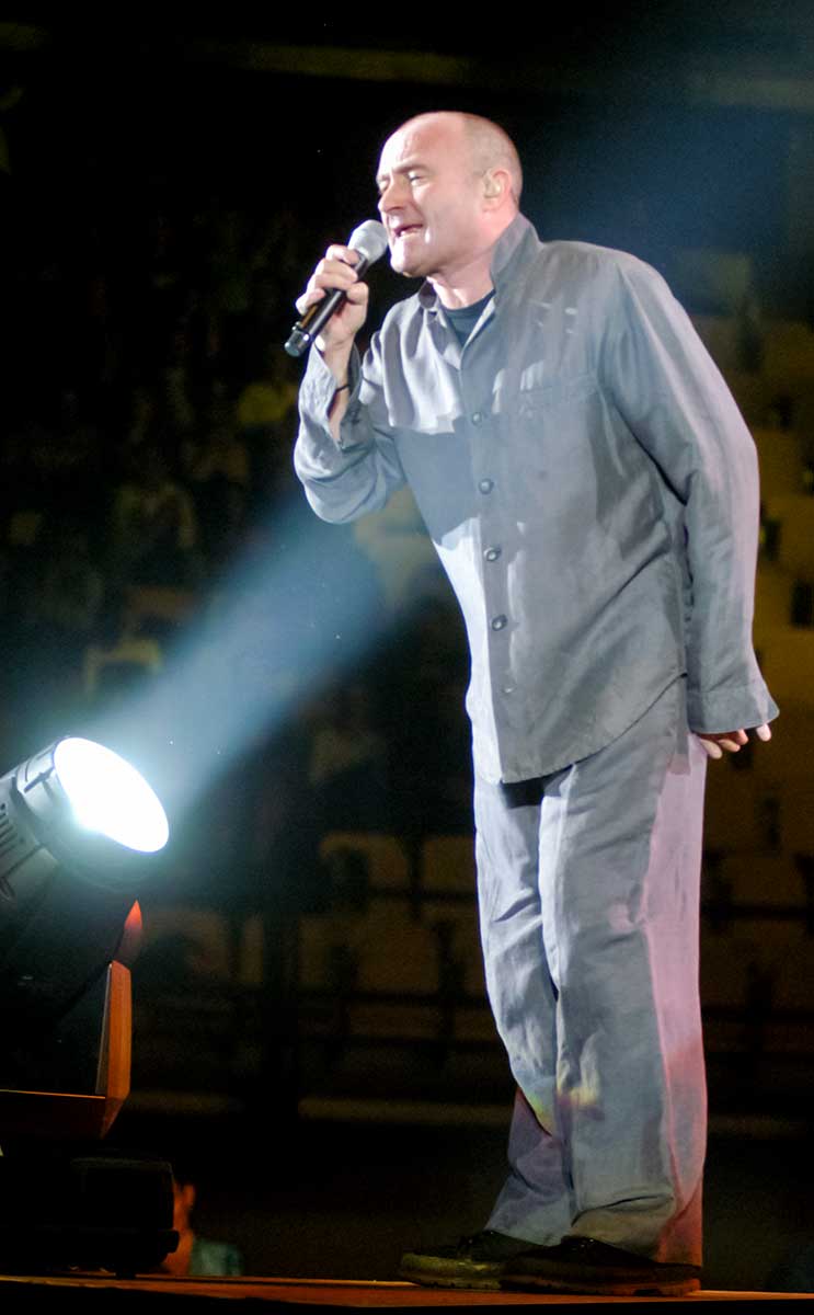 Στιγμιότυπο από τη συναυλία του Phil Collins στο ΣΕΦ το 2005