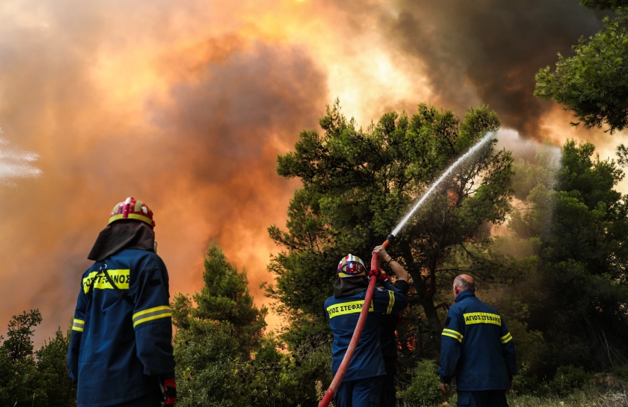 Φωτιά στη Βαρυμπόμπη © EUROKINISSI