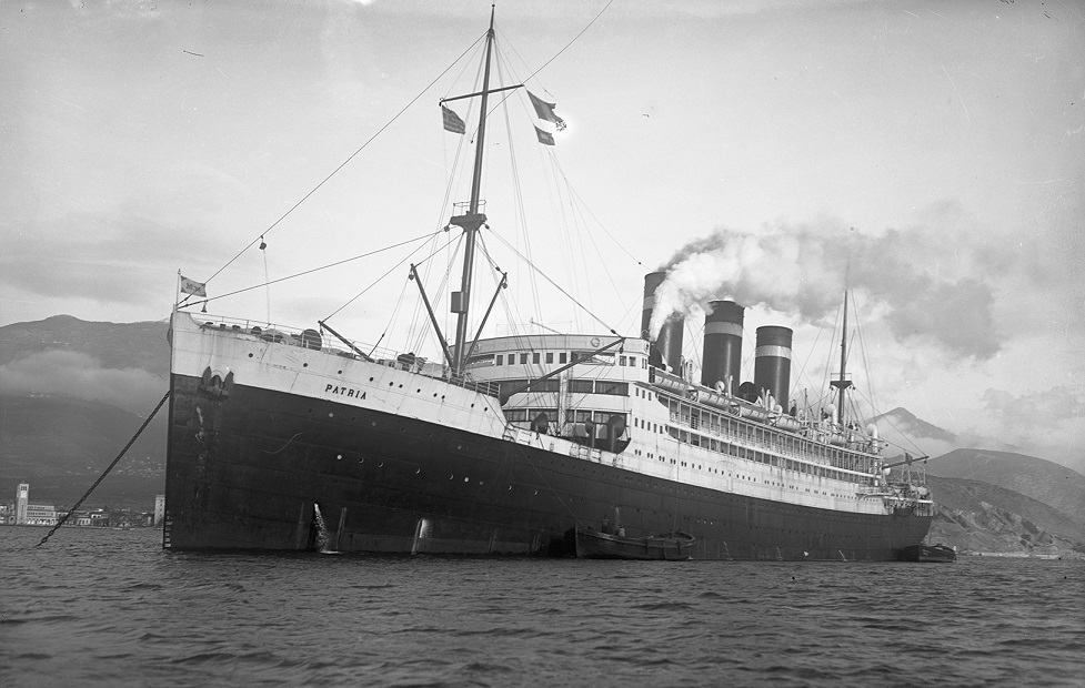 Το πλοίο PATRIA σε μεταφορά καπνών στο λιμάνι του Βόλου, Μάρτιος 1936 (αρχείο Ζημέρη, ΔΗ.Κ.Ι)