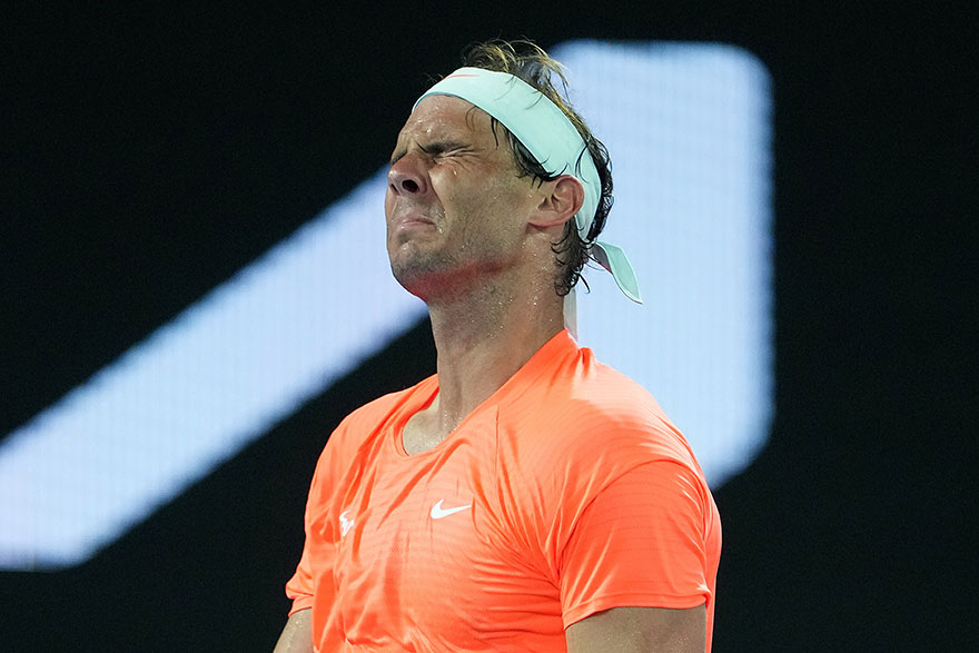 Australian Open: Ο Ράφα Ναδάλ ηττήθηκε στη Μελβούρνη από τον Στέφανο Τσιτσιπά στα προημιτελικά με ανατροπή