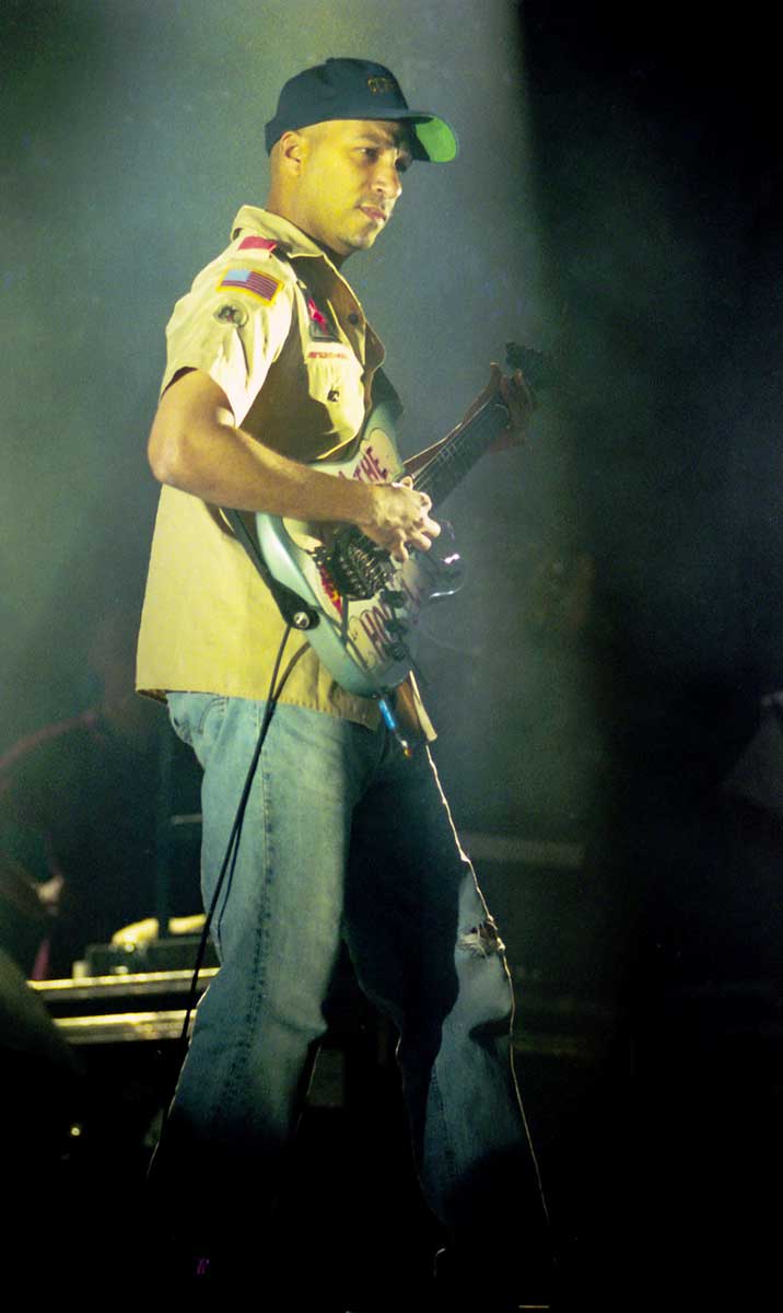 Στιγμιότυπο από τη συναυλία των Rage Against The Machine στην Αθήνα το 2000