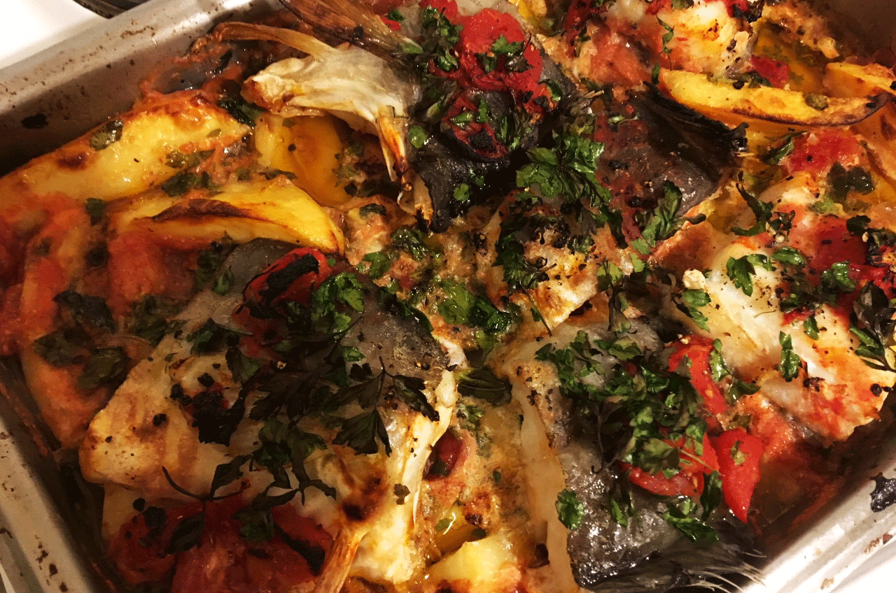 Μπακαλιάρος παστός στο φούρνο «α λα σπετσώτα»