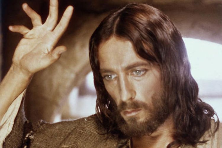 Ο Ρόμπερτ Πάουελ στην τηλεταινία «Ο Ιησούς από τη Ναζαρέτ»