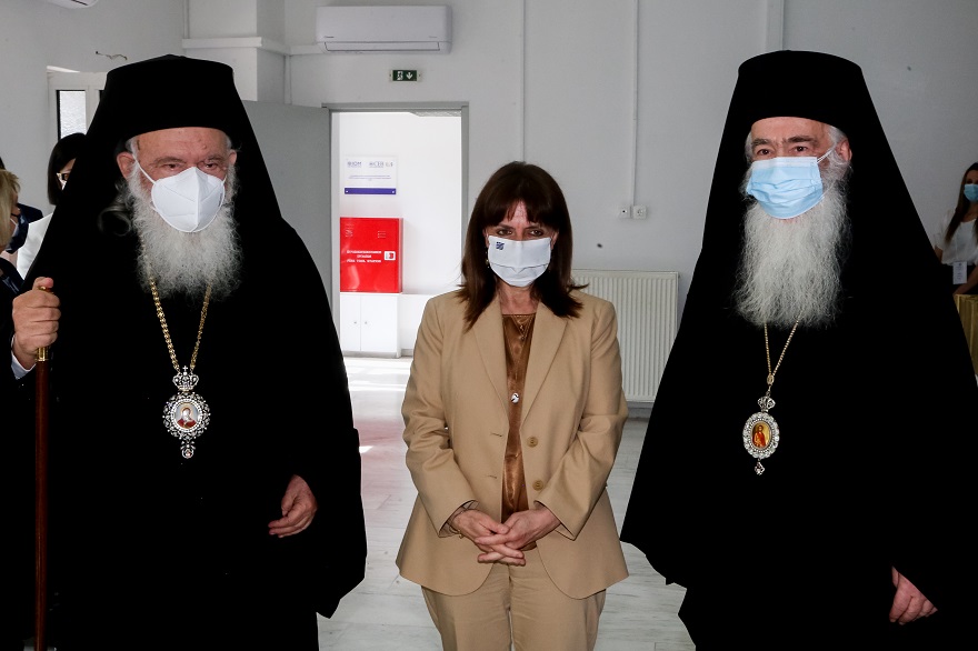 Η ΠτΔ, Κατερίνα Σακελλαροπούλου, και ο Αρχιεπίσκοπος Ιερώνυμος σε δομή φιλοξενίας ανήλικων προσφύγων 