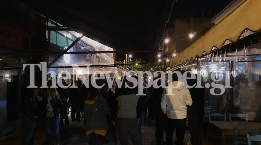 Συνωστισμός στον Βόλο, το πρώτο βράδυ μετά την καραντίνα © thenewspaper.gr