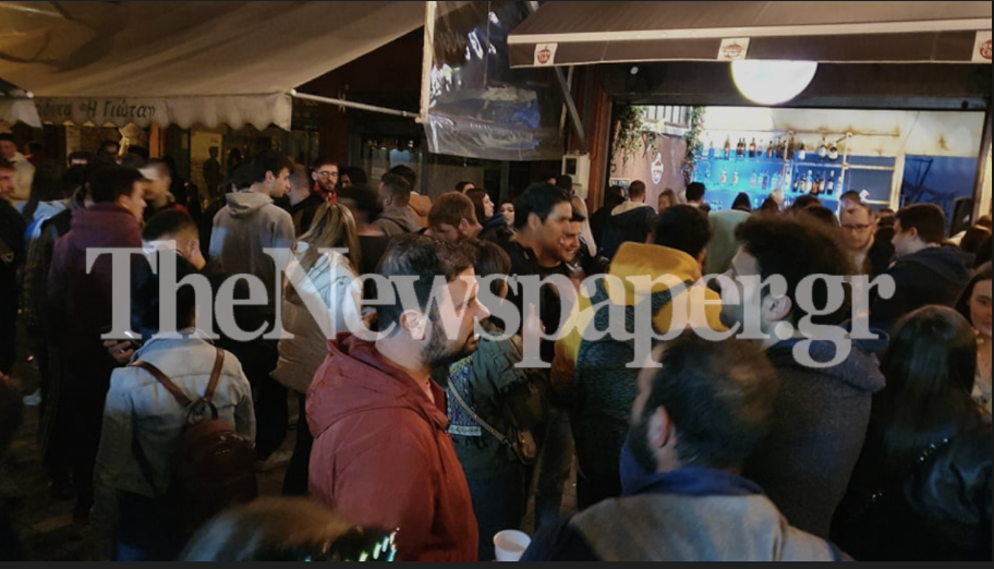 Συνωστισμός στον Βόλο, το πρώτο βράδυ μετά την καραντίνα © thenewspaper.gr