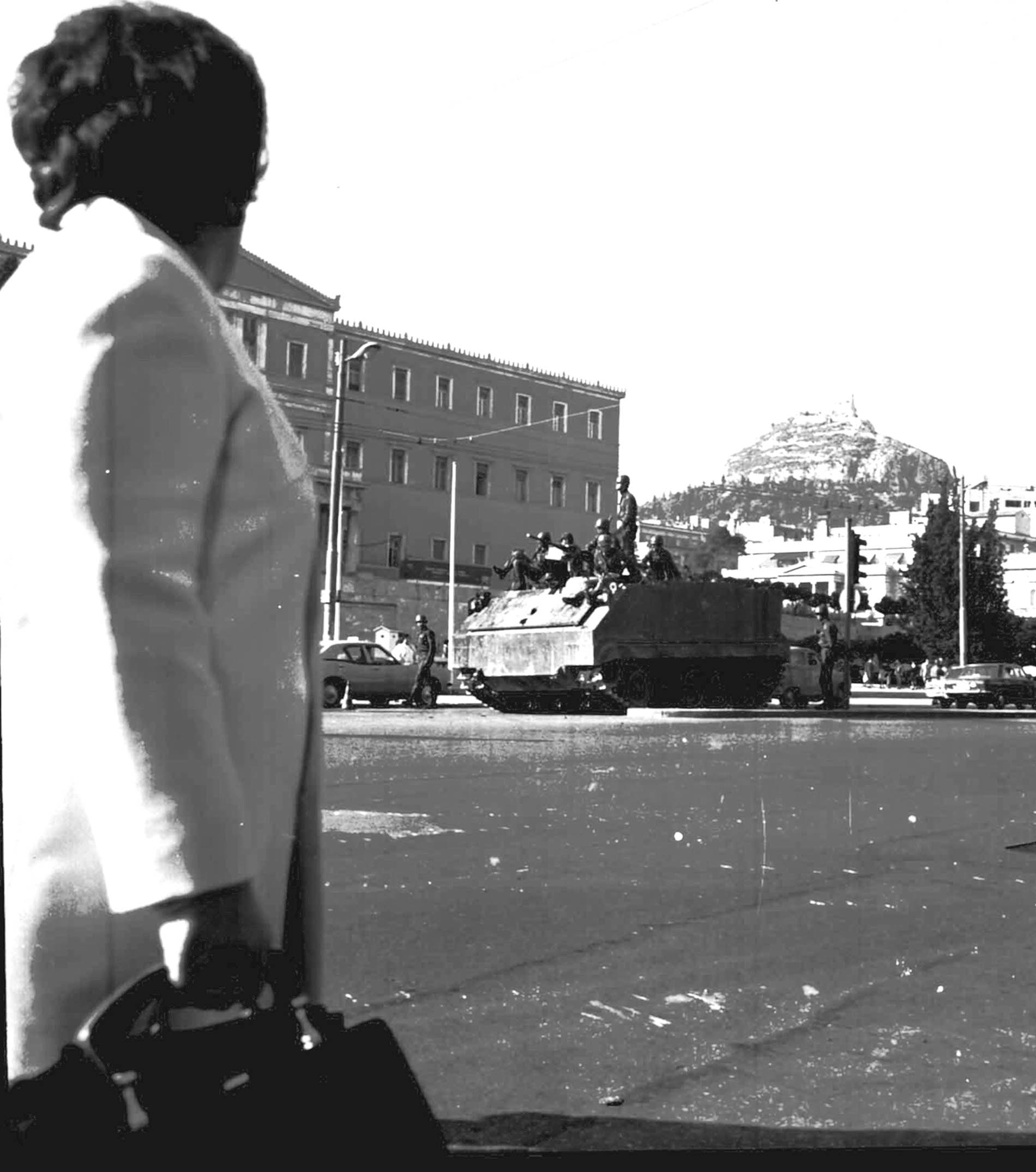 21 Απριλίου 1967, τανκς στη Βουλή των Ελλήνων