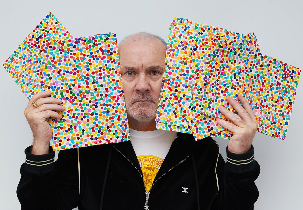 O Damien Hirst με το έργο «The Currency» 