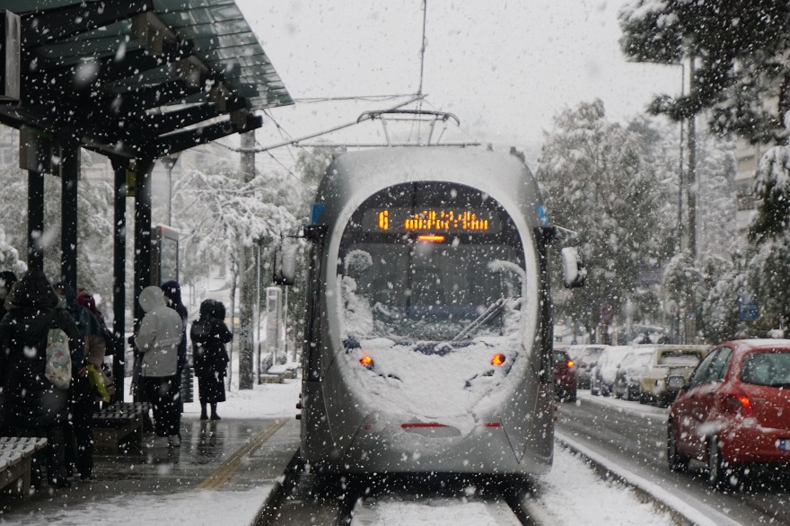Έντονη χιονόπτωση στο κέντρο της Αθήνας