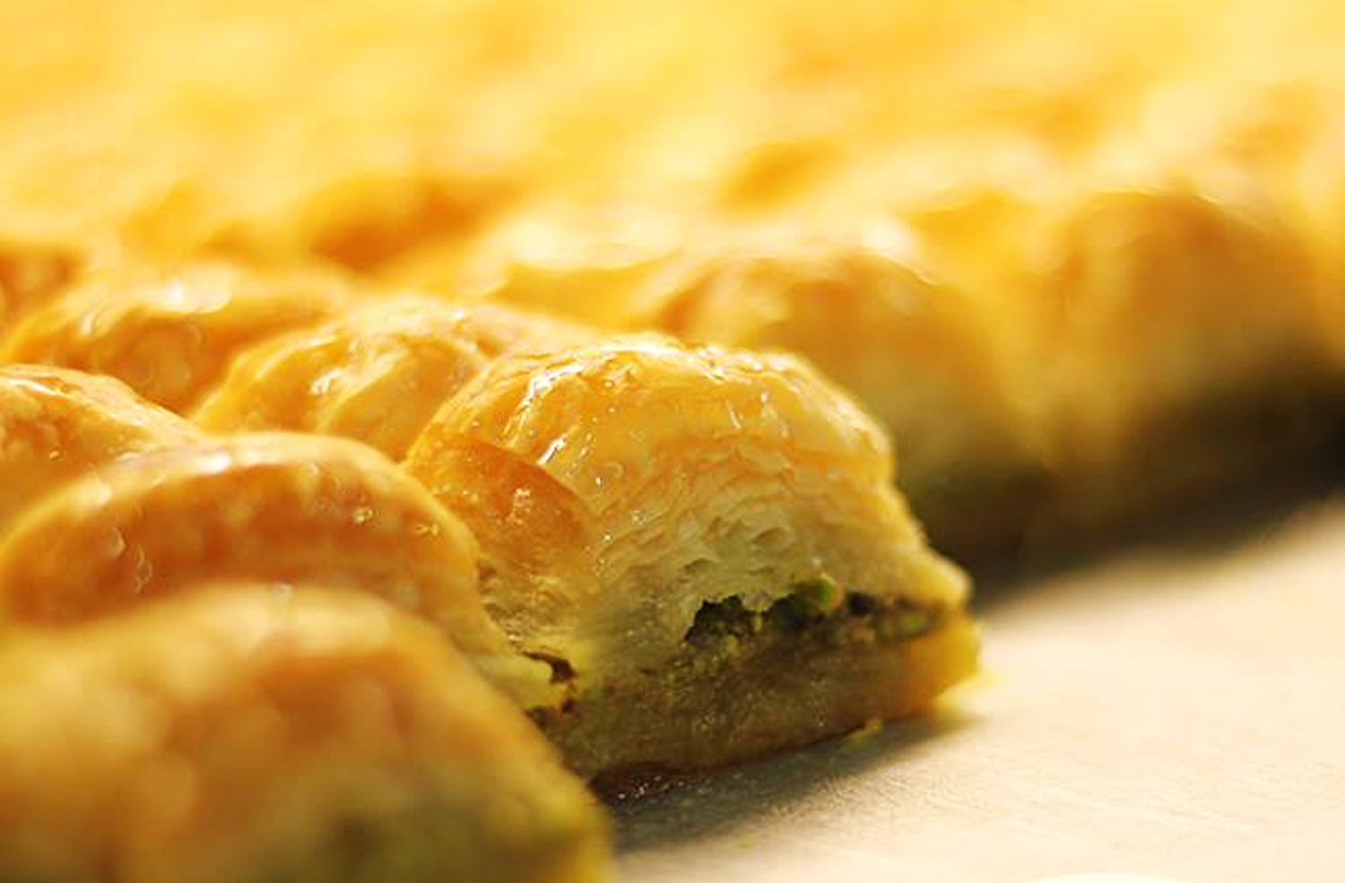 Μπακλαβαδάκι από τον Güllüoglu