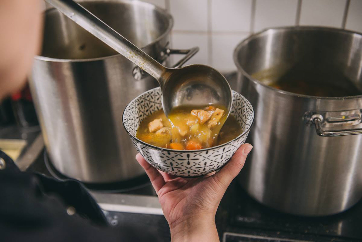 Στο Pie Works έχουν σούπες, που μοσχοβολάνε σπιτική θαλπωρή και μαμαδίσια φροντίδα Στο Pie Works έχουν σούπες, που μοσχοβολάνε σπιτική θαλπωρή και μαμαδίσια φροντίδα