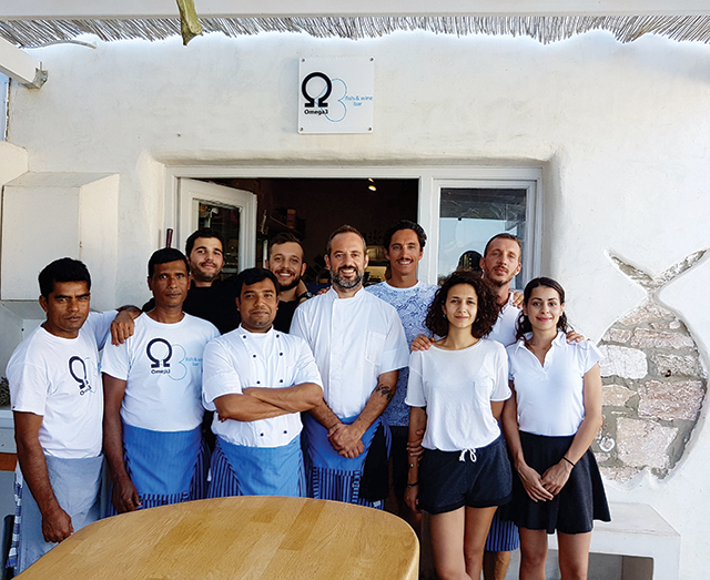 O Γιώργος Σαμοΐλης και η ομάδα του στο Ω3 της Σίφνου