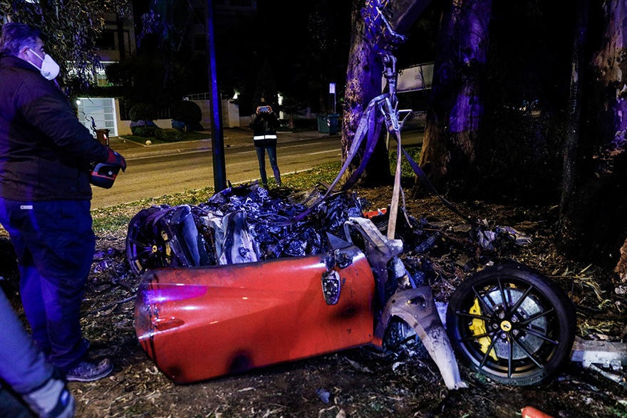 Τροχαίο δυστύχημα με Ferrari στη Βούλα