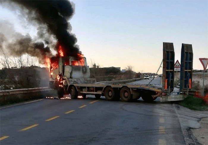 Επιστράτευσαν μπουλντόζες για να ανοίξουν το βανάκι