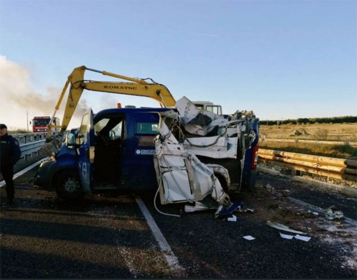 Επιστράτευσαν μπουλντόζες για να ανοίξουν το βανάκι
