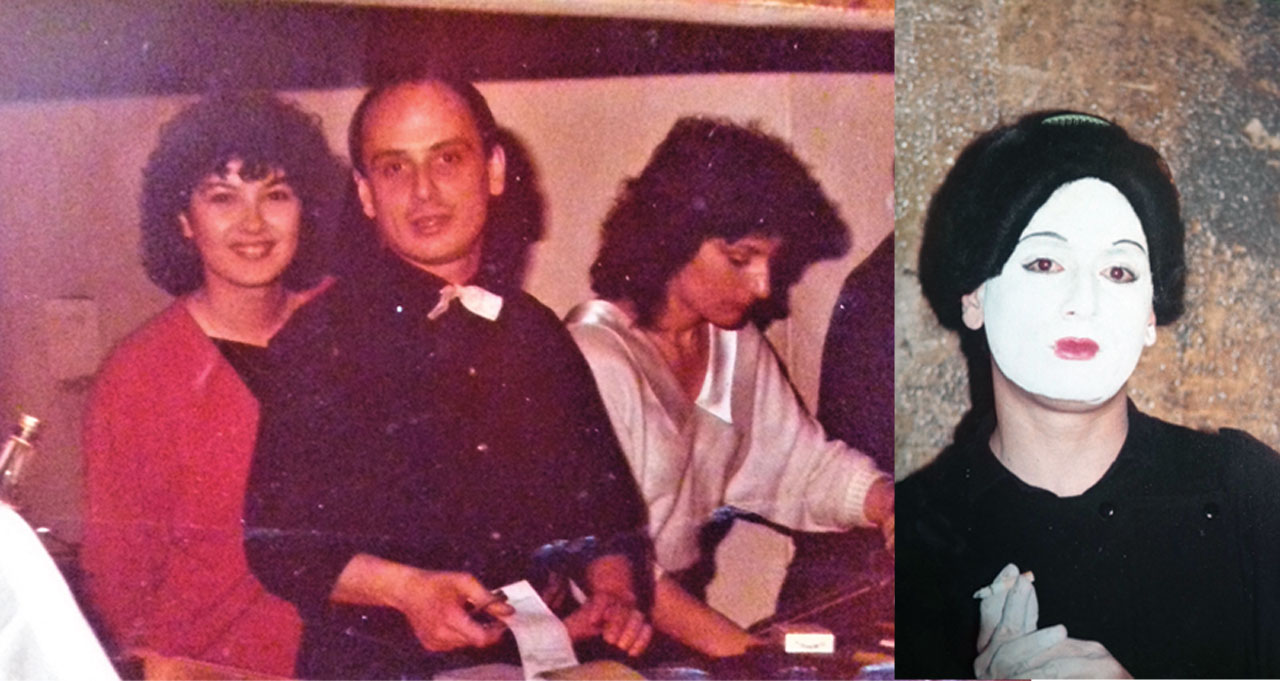 Εργοστάσιο δεκαετία ’80: Ο Γιώργος Παυριανός με «πολιτικά» στο ταμείο του club δίπλα στη Σοφία Αλιμπέρτη. Και ντυμένος κινέζα στο αποκριάτικο πάρτι του 1984
