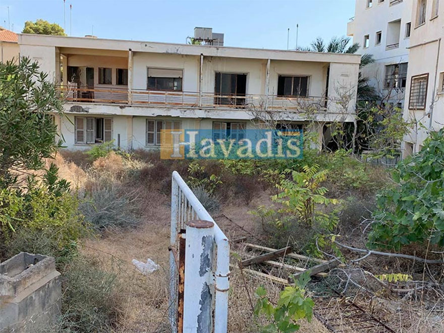 Ερειπωμένο σπίτι στα Βαρώσια στην Κύπρο, μια από τις πρώτες εικόνες στην κλειστή πόλη που άνοιξε μετά από 46 χρόνια