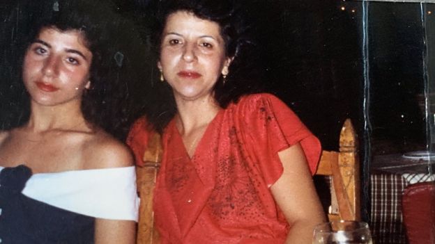 Το 1987 με τη μητέρα της στην Κύπρο - Είχε να τη δει 14 χρόνια