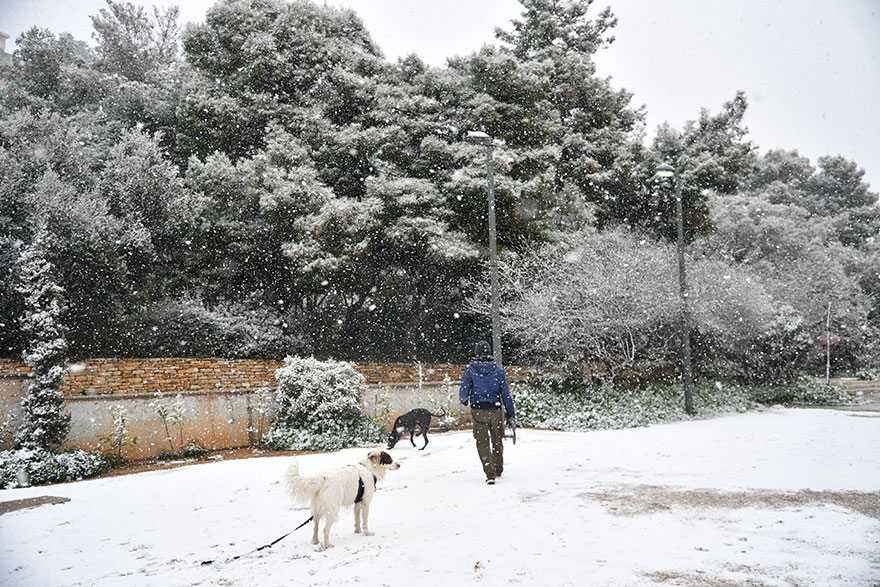 Χιονισμένο το κέντρο της Αθήνας