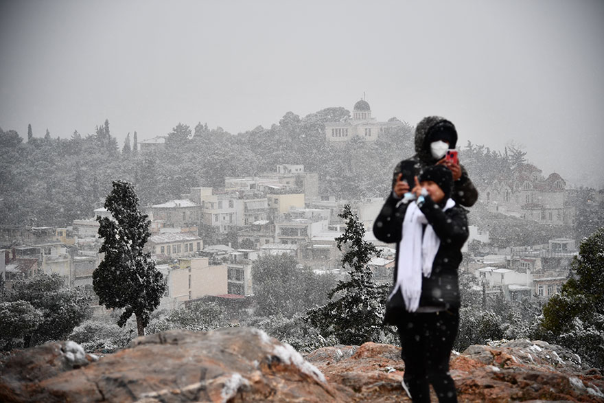 Χιόνια στο κέντρο της Αθήνας έφερε η κακοκαιρία «Ελπίδα»